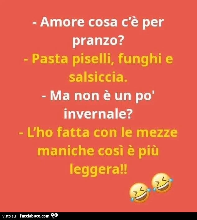 Amore cosa c'è per pranzo? Pasta piselli, funghi e salsiccia. Ma non è un po' invernale? L'ho fatta con le mezze maniche così è più leggera