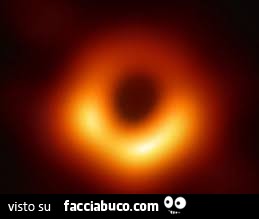 Foto del buco nero sulla via lattea