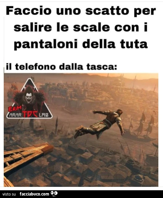 Faccio uno scatto per salire le scale con i pantaloni della tuta. Il telefono dalla tasca