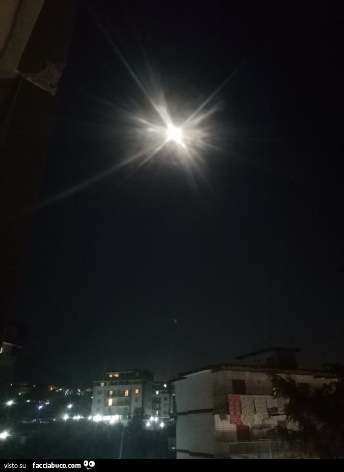 Luna fotografata da casa