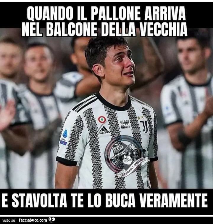 Quando il pallone arriva nel balcone della vecchia